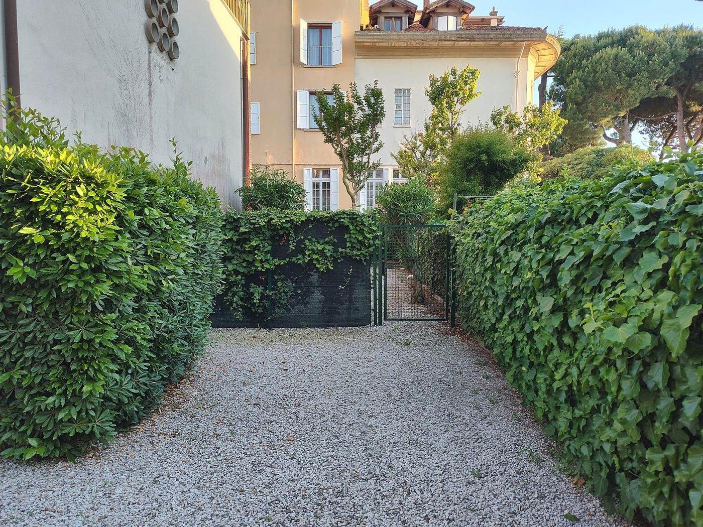 Cancelletto d'accesso al giardino privato